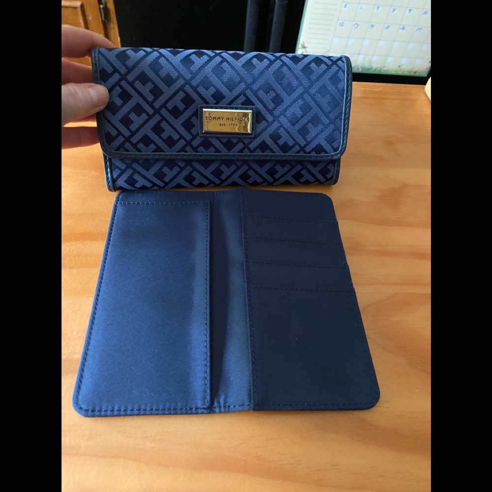 Tommy Hilfiger Blue Trifold Clutch&Checkbook Cover